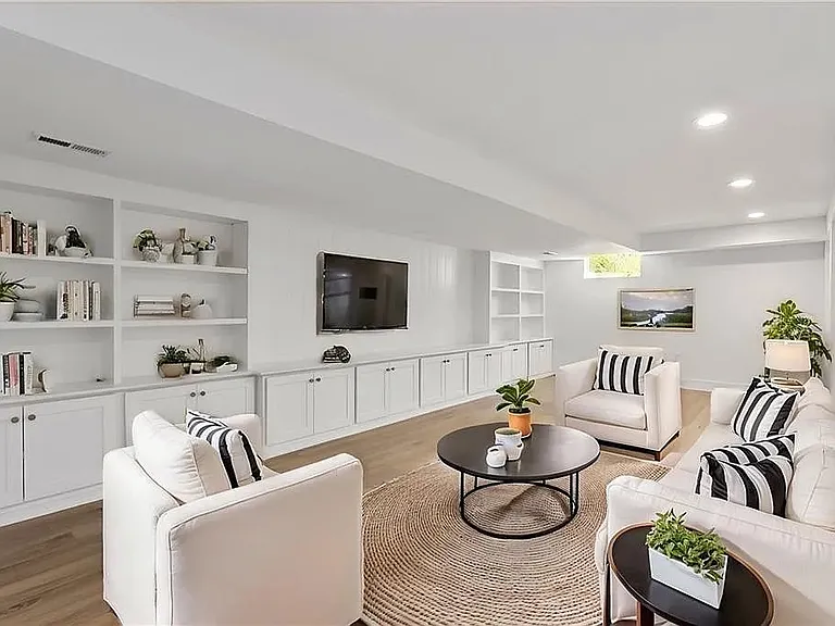 8105 Rosewood Dr — Photo 39