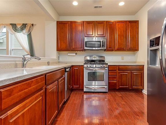 4th image of 38293 Revere Dr