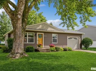 910 W Donahue St, Eldridge, IA