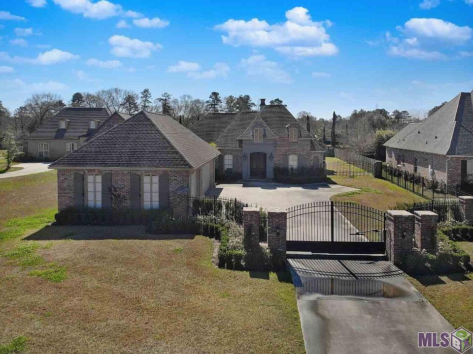 1st image of 25572 Oakmont St