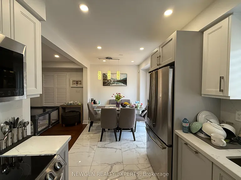 22 Rochefort Dr — Photo 11
