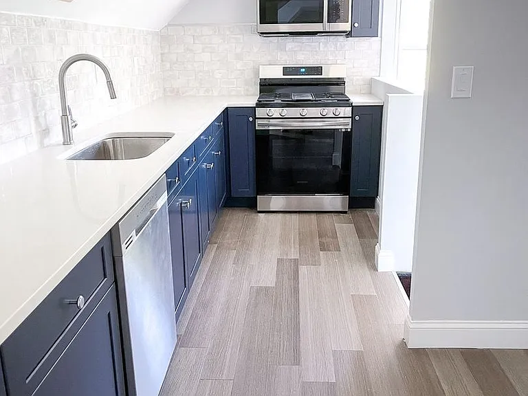 236 Nicoll St — Photo 1
