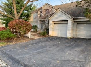 10 Harker Hill Dr #1210, Hamburg, NJ 07419