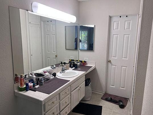 5th image of 720 Saratoga Ave