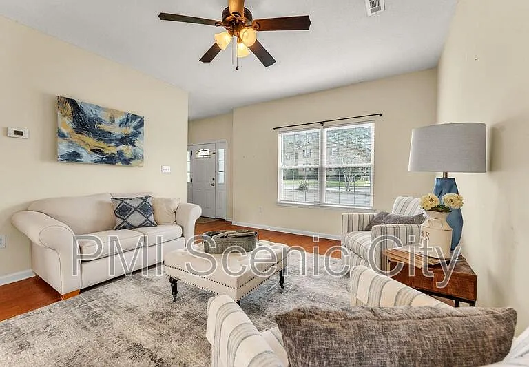 3721 Keri Ln NE — Photo 2