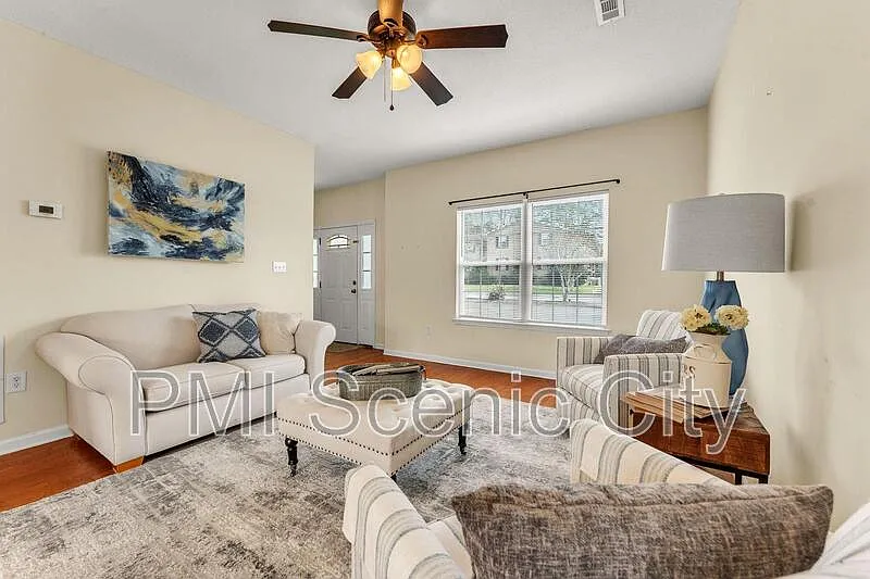 Building Photo - 3721 Keri Ln NE