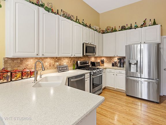 2nd image of 3517 Thoroughbred Ln