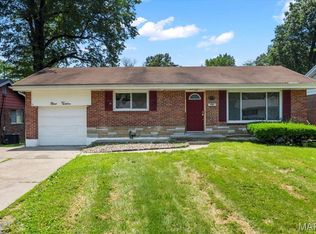 912 Lebon Dr, Saint Louis, MO 63137