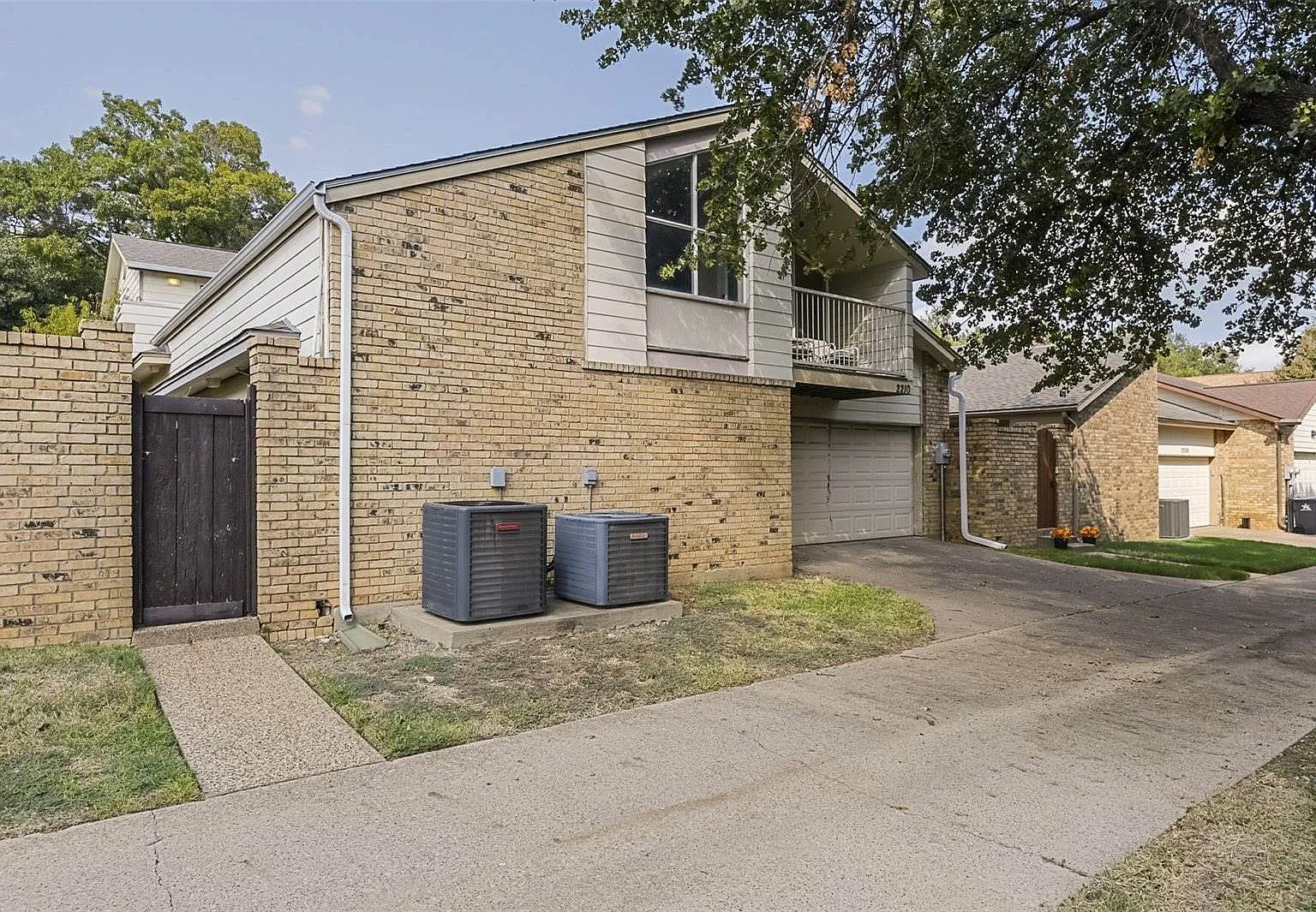 5 bed, 4052 sqft, $2,695 — Photo 2