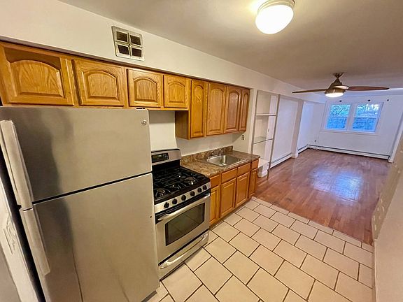 2nd image of 1020 Wilcox Ave #1