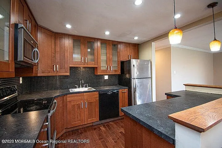 Building Photo - 5 Newport Ct #238