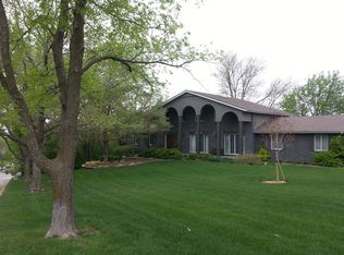 111 Drake Dr, Manhattan, KS 66503