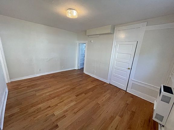 4th image of 1062 60th St APT 4