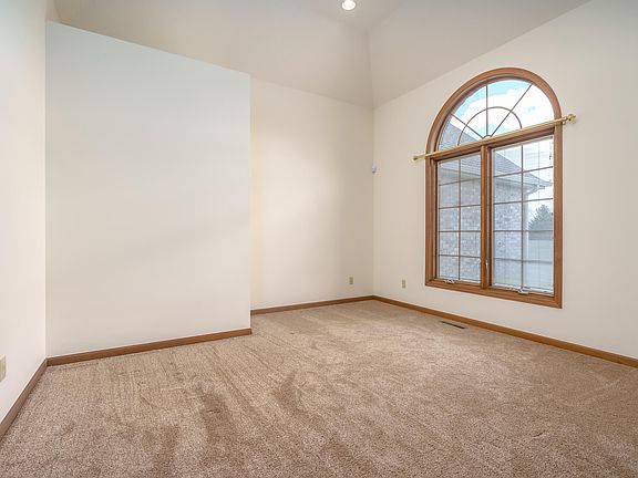5th image of 2951 E East Ave