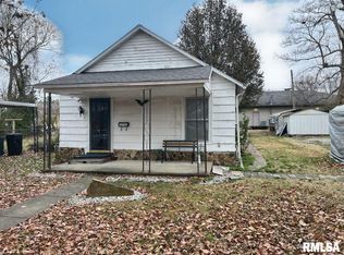 916 S 16th St, Herrin, IL 62948