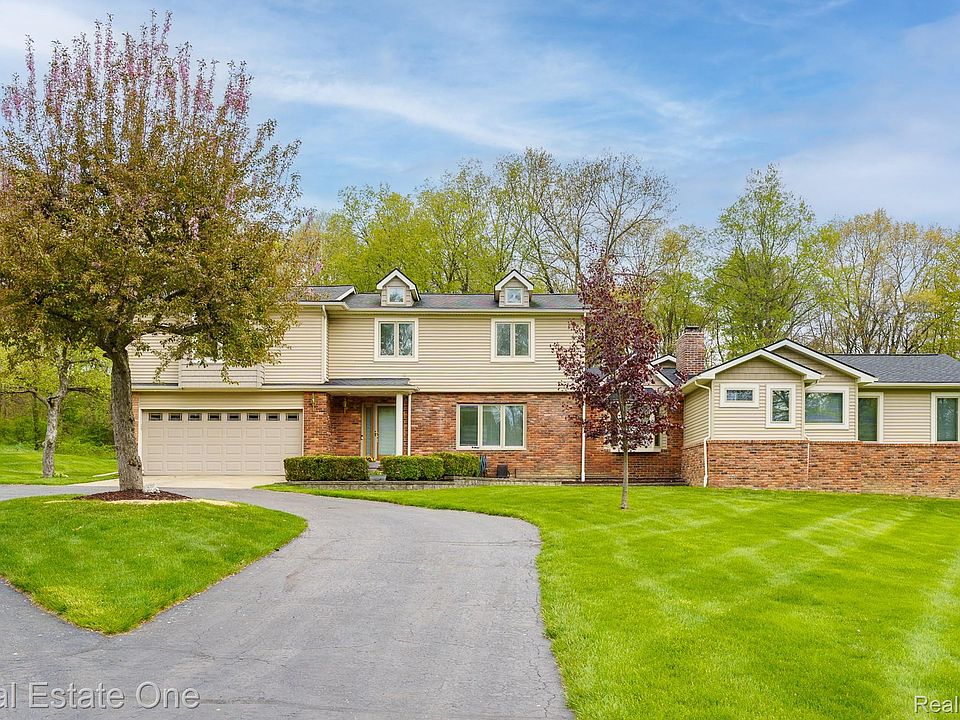 1st image of 9243 Sherwood Dr