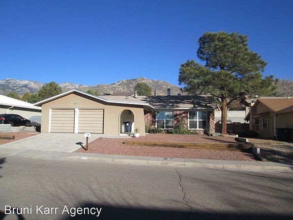 2nd image of 820 Turner Dr NE