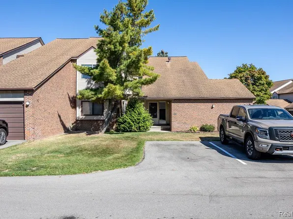 6620 Ridgefield Cir APT 205, West Bloomfield, MI 48322