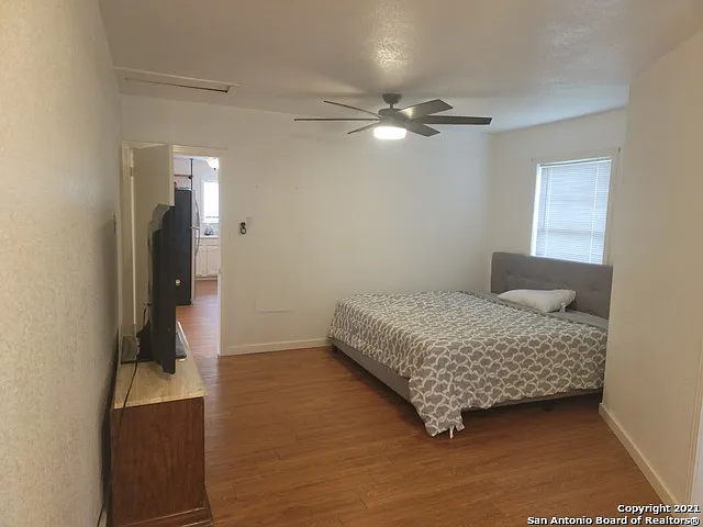 925 4th St — Photo 9