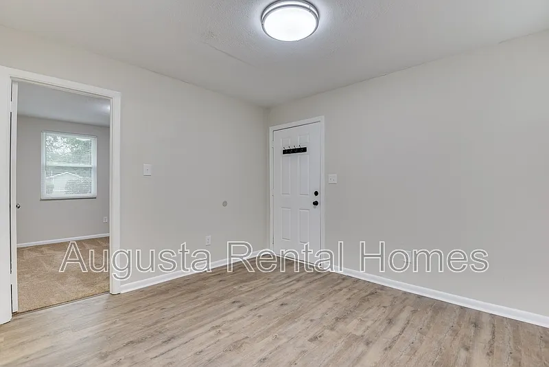 1 bed, 1.0 bath, 523 sqft, $895 — Photo 1