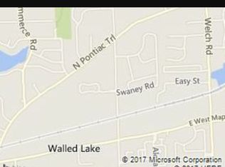 1669 Wimbledon Dr #7, Walled Lake, MI 48390