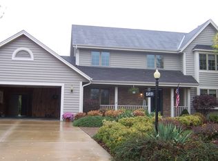 4580 S 119th St, Greenfield, WI 53228