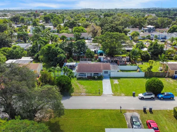 6112 Plunkett St, Hollywood, FL 33023