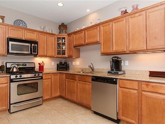 5th image of 131 Fruit Hill Ave Unit 10