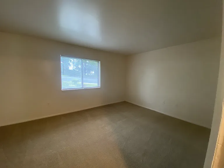 County Green Apartments — Photo 38