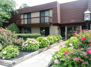 1985 Wooster Rd APT E, Rocky River, OH 44116