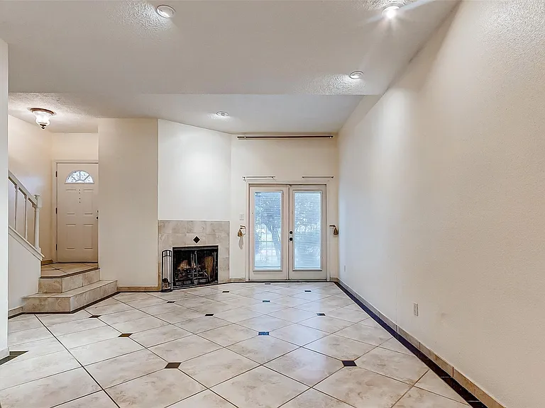7350 Kirby Dr #5 — Photo 4