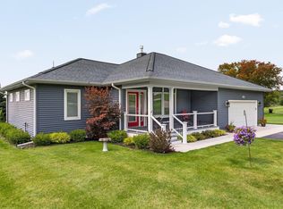 8389 Fairway Dr, Beulah, MI 49617
