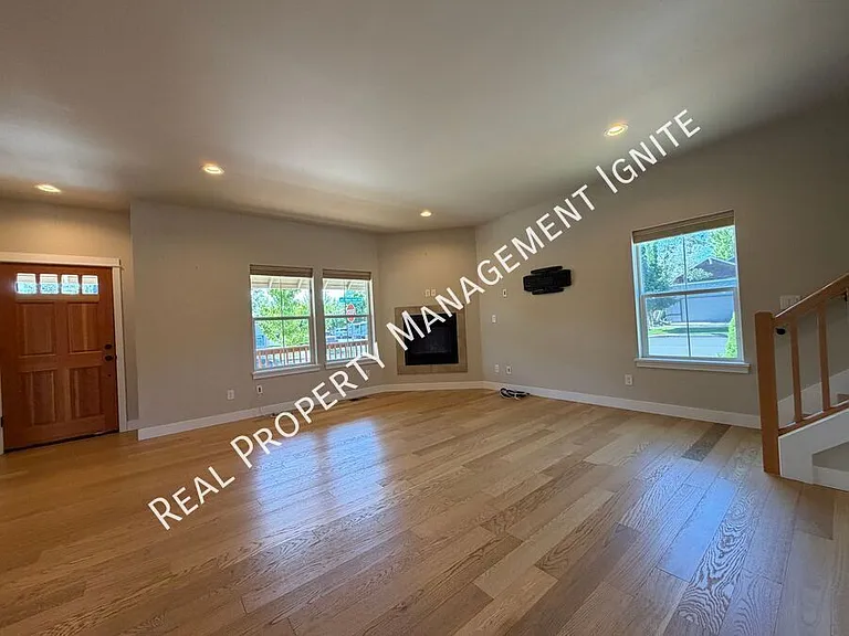 2713 NE Black Oak Pl — Photo 8