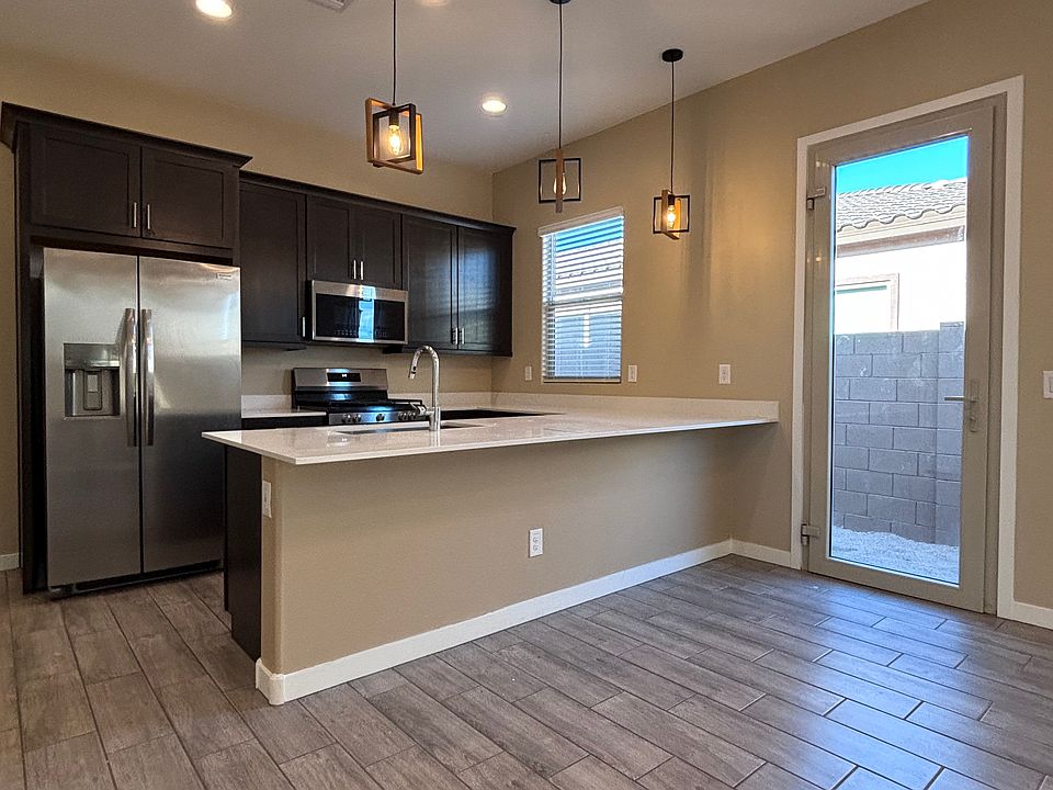 1st image of 11038 W Wood St #2