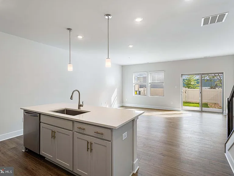 214 Matilda — Photo 2