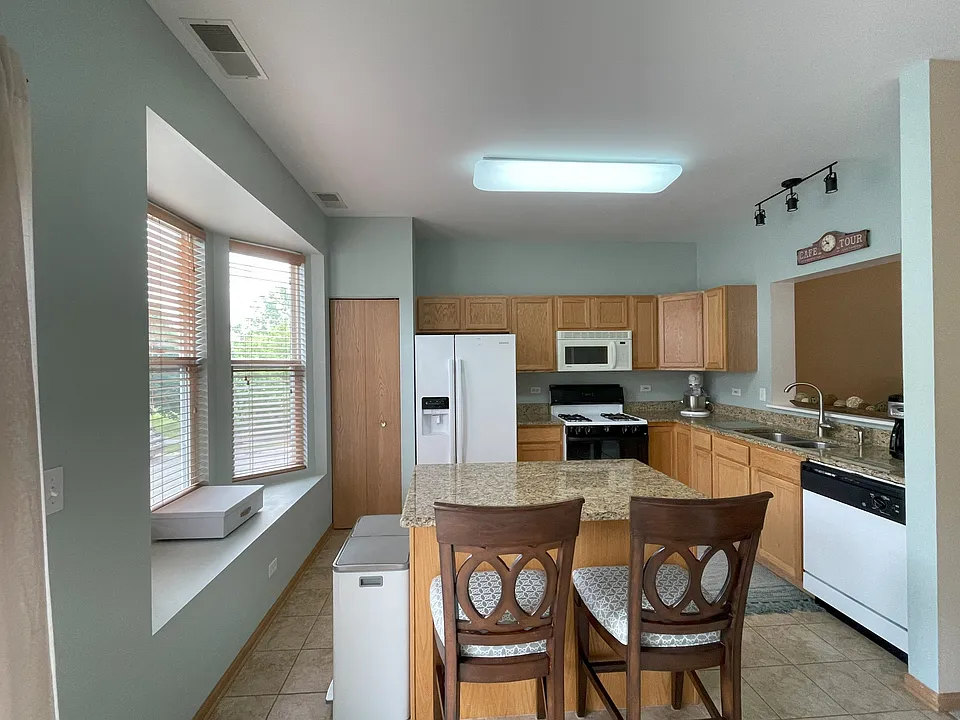 1011 Ellsworth Dr