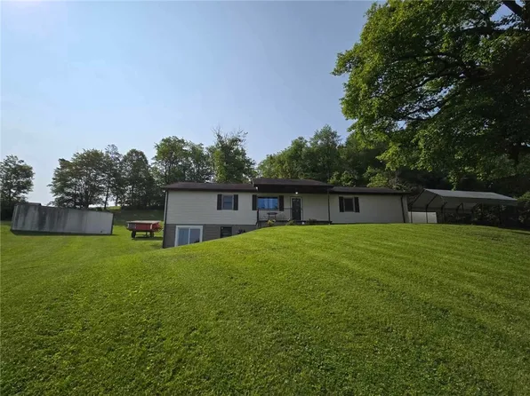 229 Chamberlain St, Leechburg, PA 15656