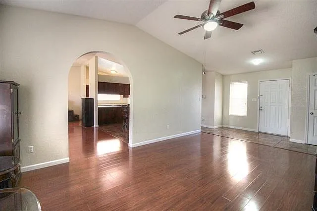 3 bed, 2082 sqft, $1,700 — Photo 2