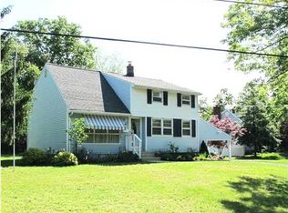 7 Collinson Dr, Middletown, NJ 07748