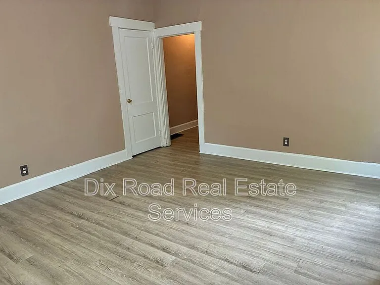 702 Baltimore St — Photo 6