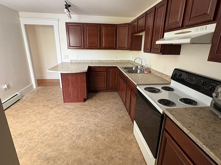 10 Knapp St #3 — Photo 2