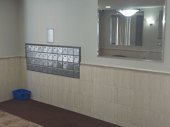 5th image of 75 Huxley St #703