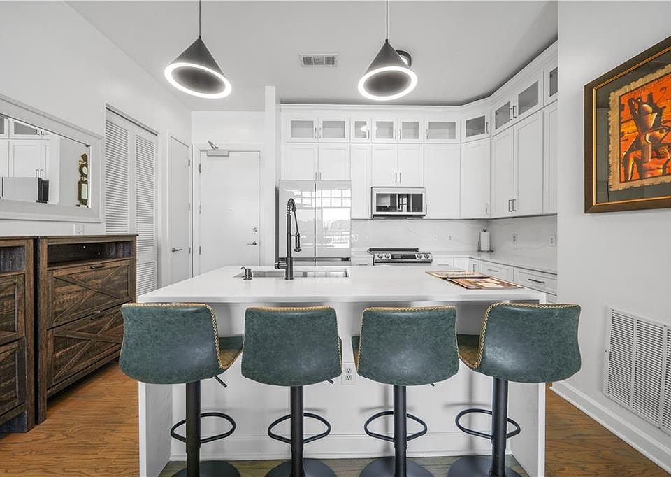 1st image of 711 Cosmopolitan Dr #815