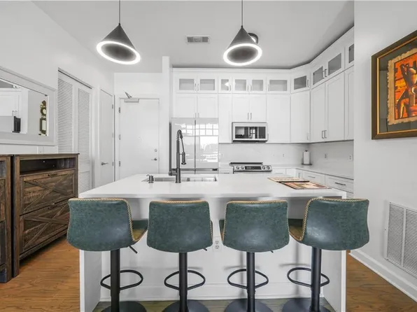 711 Cosmopolitan Dr #815, Atlanta, GA 30324