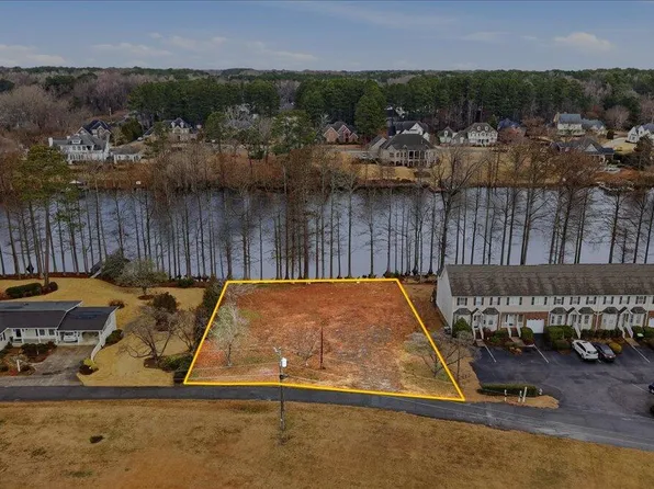 1100 S Lakeside Dr, Four Oaks, NC 27524