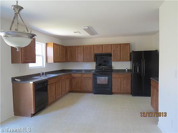 5th image of 3916 Edgewood Terrace Dr