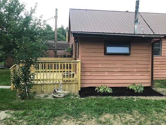 3rd image of 21349 Storrs Rd