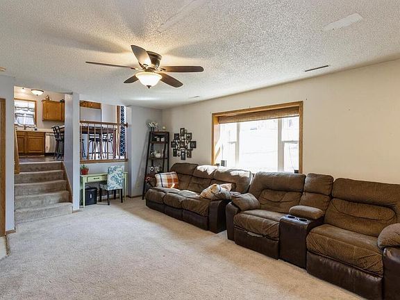 3rd image of 817 Cade Ct