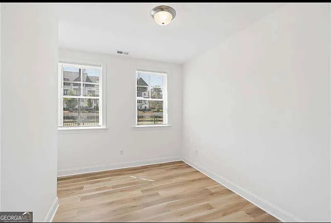 3 bed, 1800 sqft, $4,300 — Photo 2