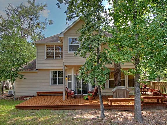 Huge deck area great for outdoor entertaining!